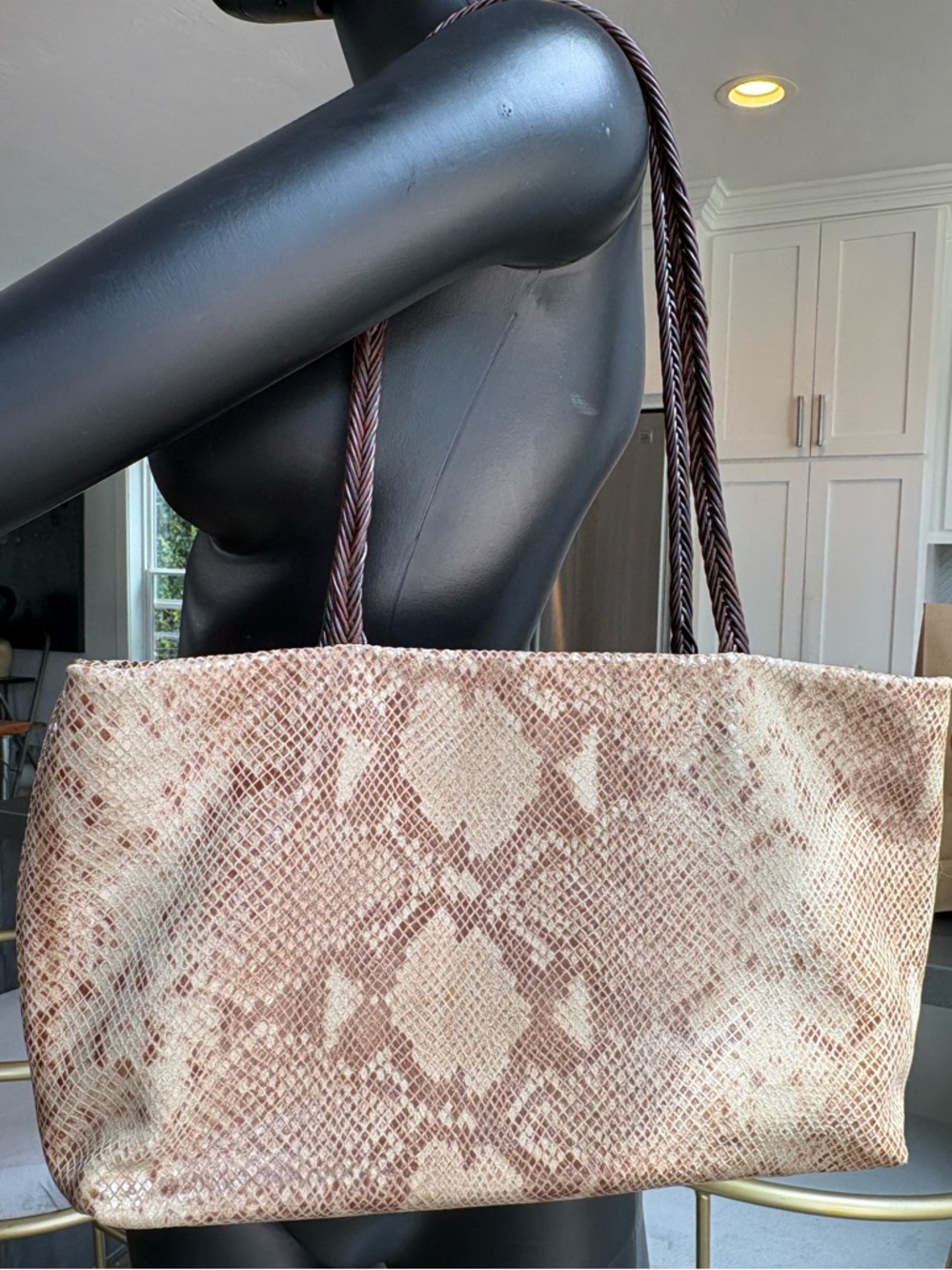 Beautiful Falor Le Borse leather shoulder tote featuring a snakeskin print